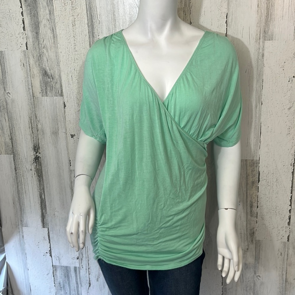 #O58 medium green tee size M MADE BY JOHNNY